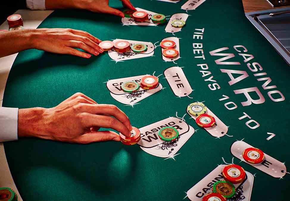 ایک اکاؤنٹ بنائیں یا Blazing 7s Casino Slots کیسینو میں لاگ ان کریں۔