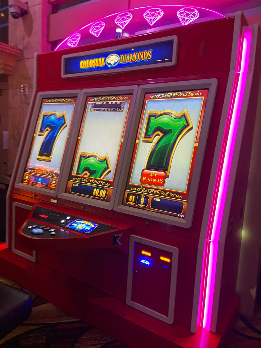 Blazing 7s Casino Slots کیسینو میں سلاٹ کھیلنا شروع کریں۔